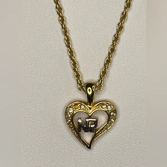Nina Ricci Heart Pendant Necklace - Picture 2 of 8